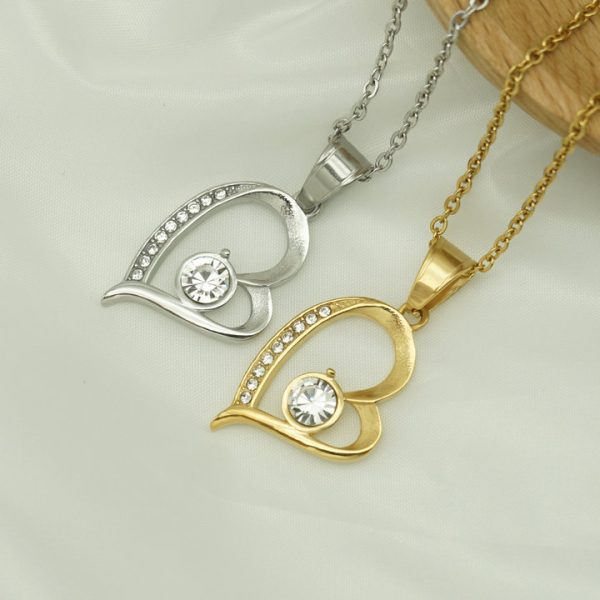 Heart-shaped stainless steel diamond-encrusted love pendant, Valentine's Day 520 necklace gift.