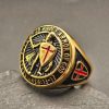 Men's Stainless Steel Gold-Plated Ring, Retro Temple Knight Red Cross Shield Finger Ring - 图片 2
