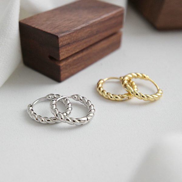 Korean-style temperament gold-plated woven silver earrings, minimalist twisted braided S925 pure silver hoop earrings for women.