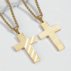 The cross flag necklace with letters exudes a sense of high-end hip-hop