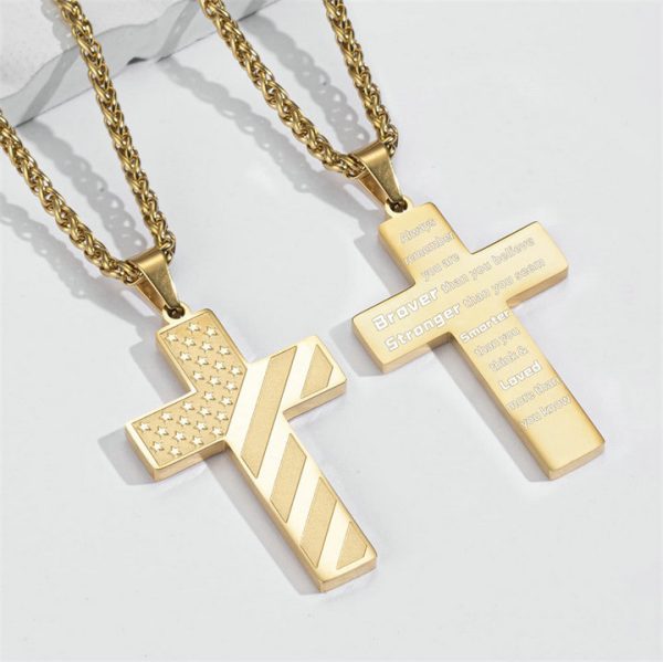 The cross flag necklace with letters exudes a sense of high-end hip-hop